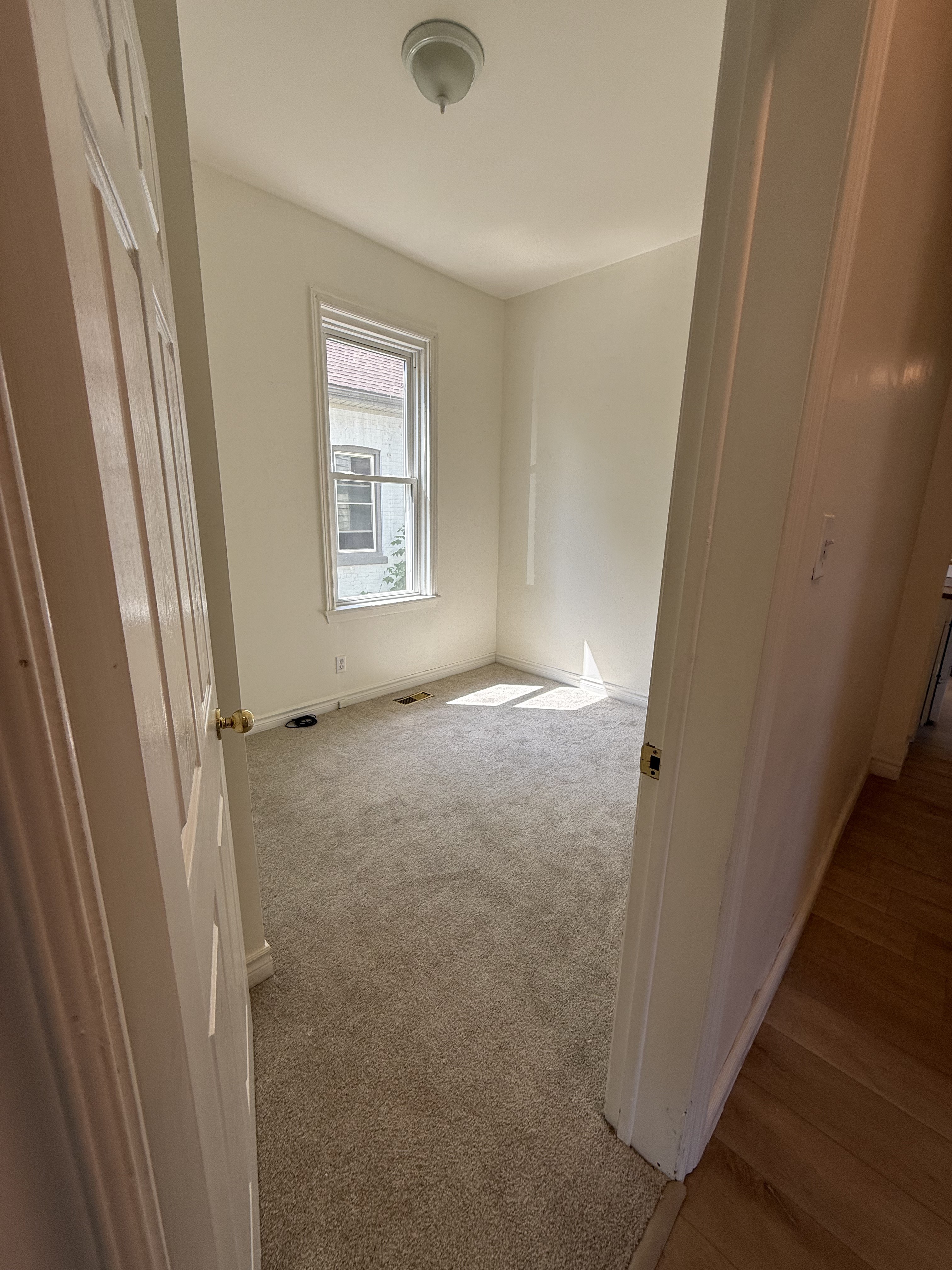 Second bedroom in main floor London Ontario apartment rental