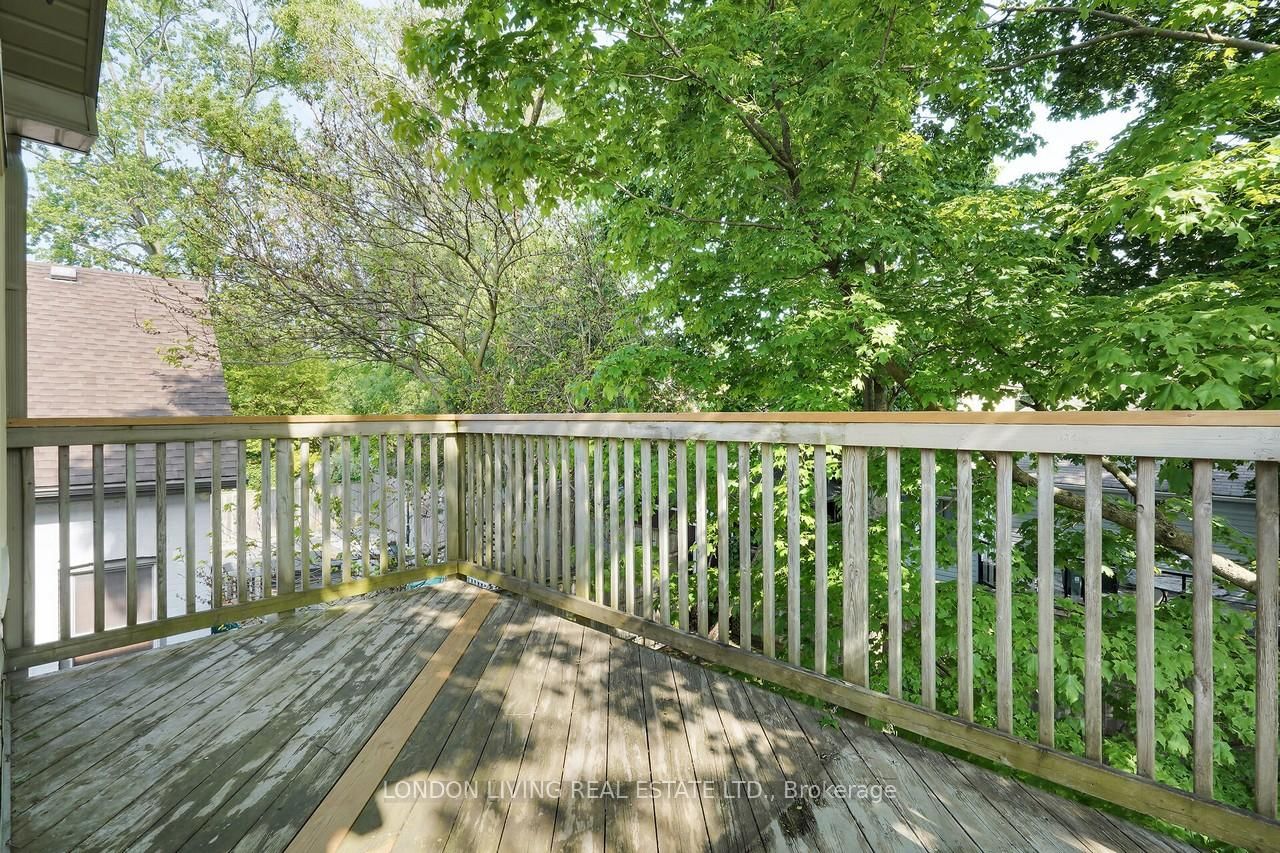 Upper unit private deck